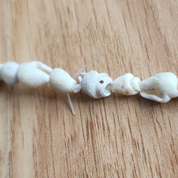 Vintage Style Puka Shell Necklace Surfer Beach Boho Y2K Slip On No Clasp Strand - Picture 3 of 7